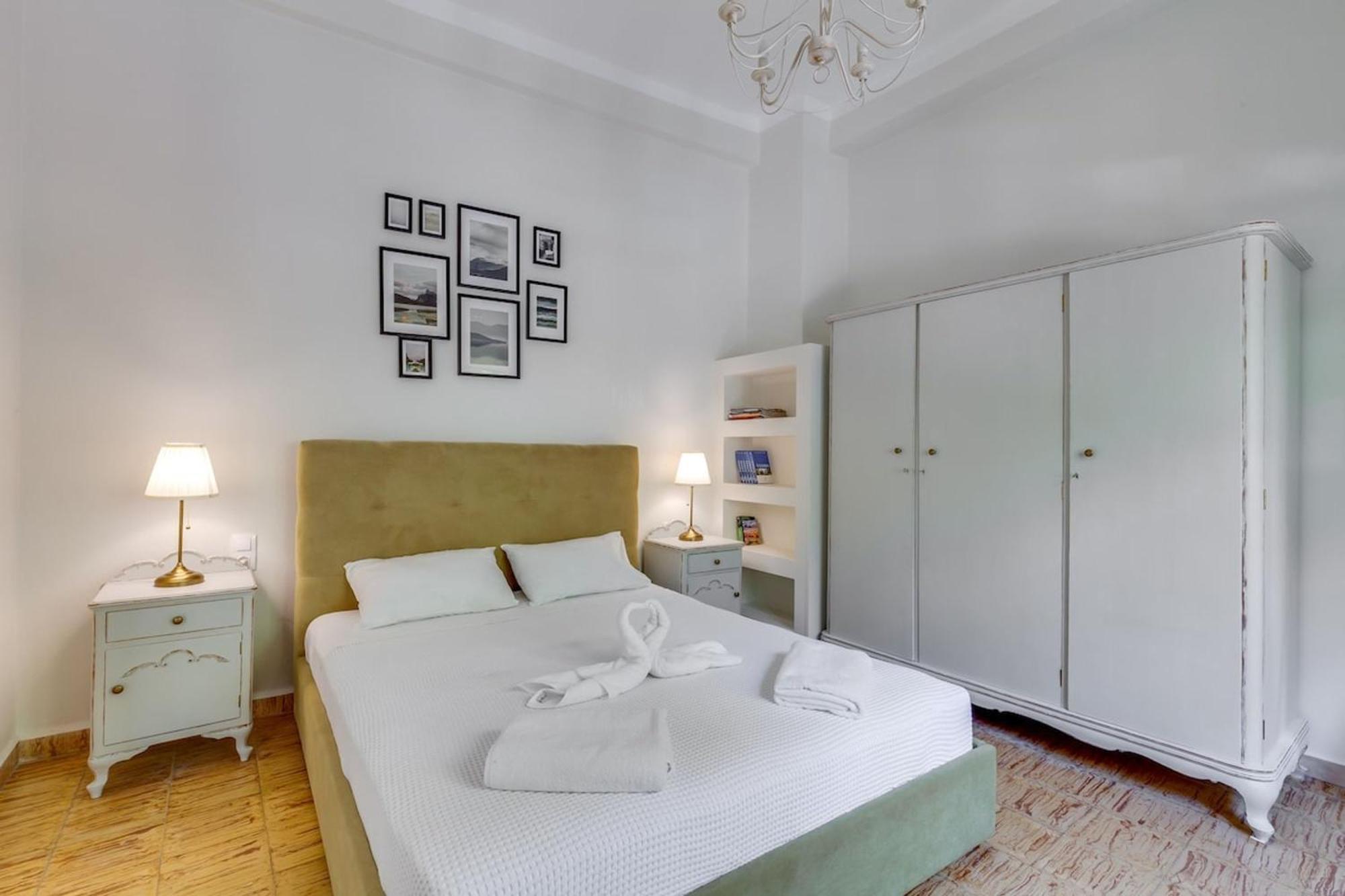 Samouil Apartment Steps From The Beach Chania  Buitenkant foto
