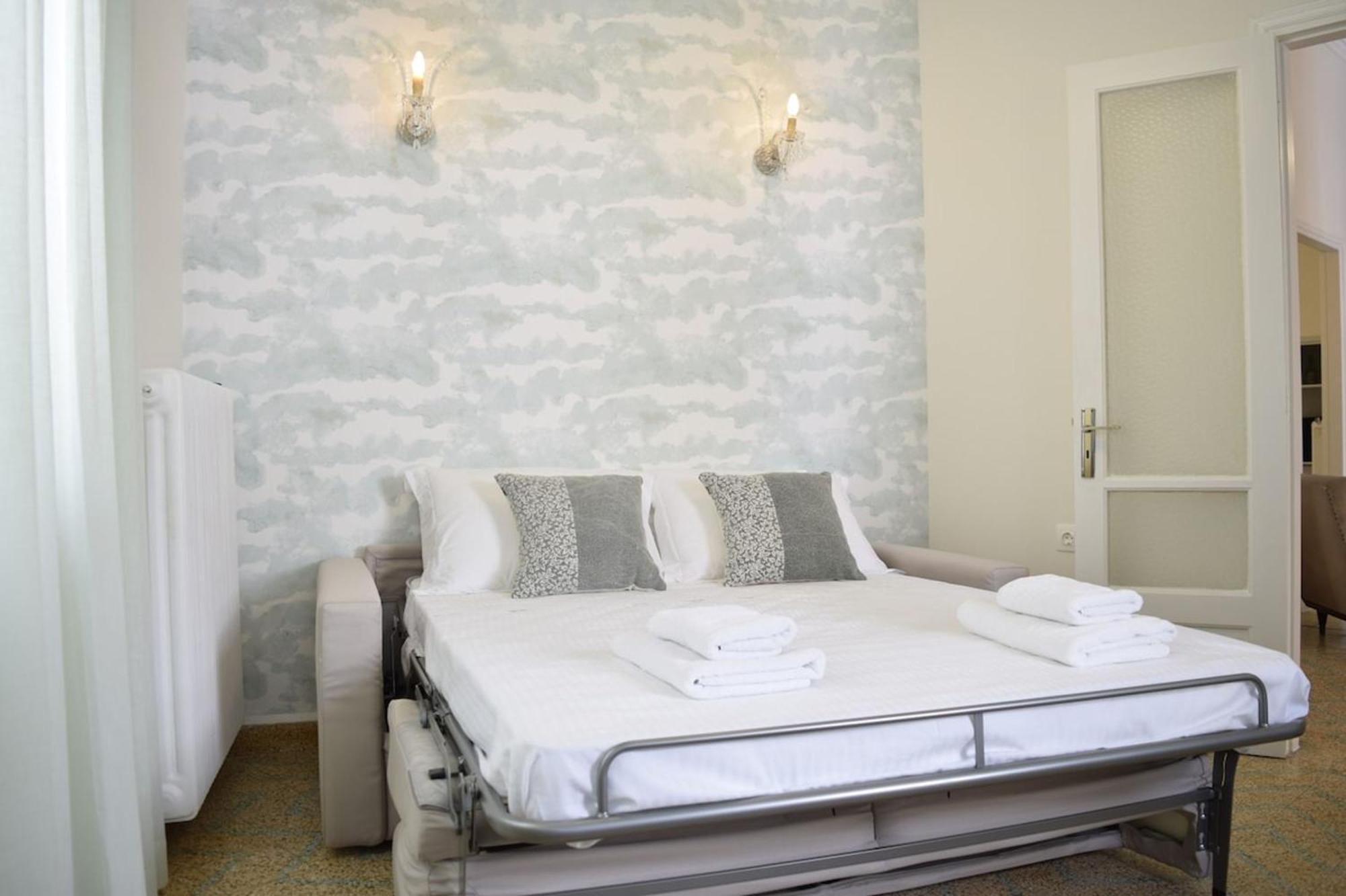 Samouil Apartment Steps From The Beach Chania  Buitenkant foto