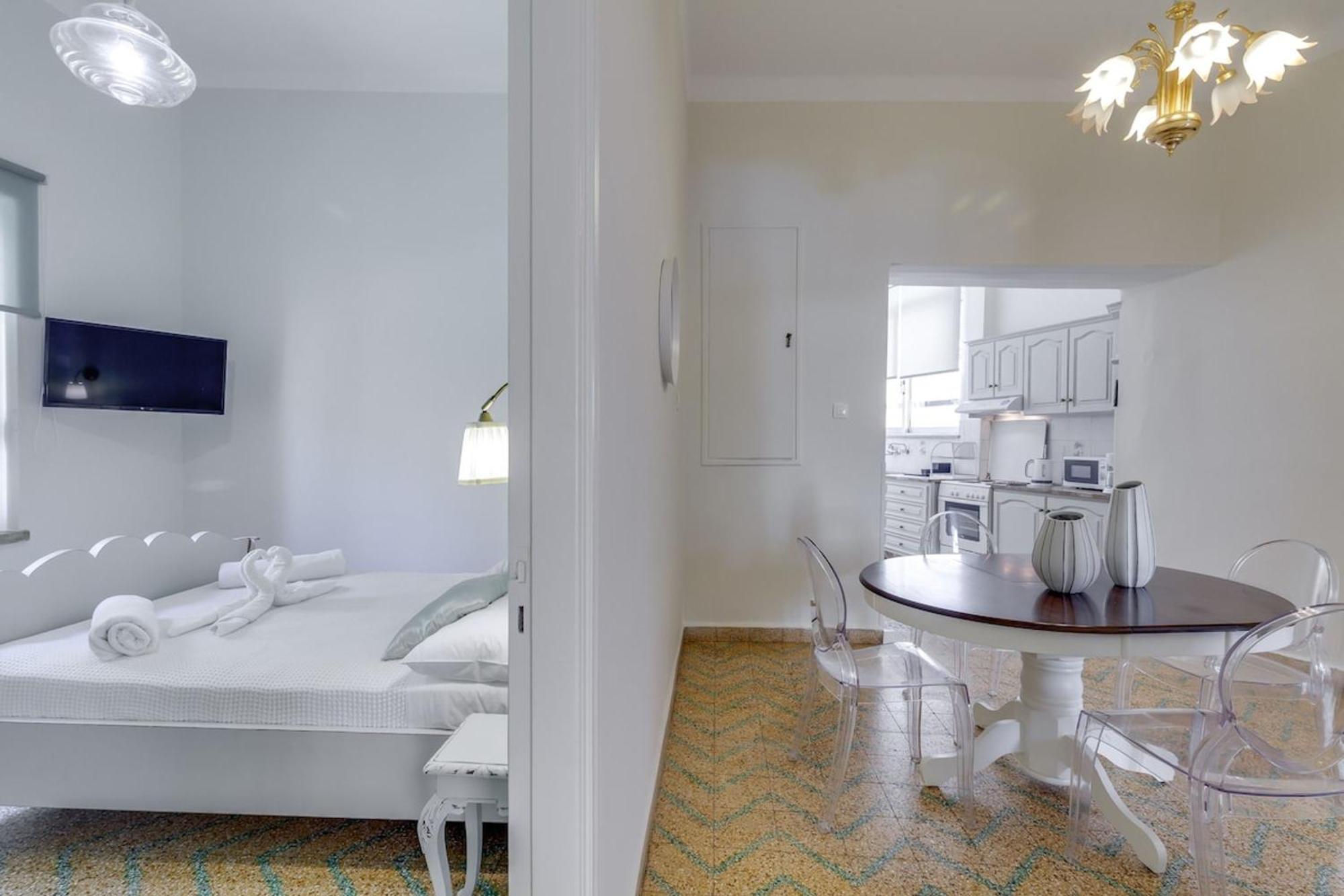 Samouil Apartment Steps From The Beach Chania  Buitenkant foto
