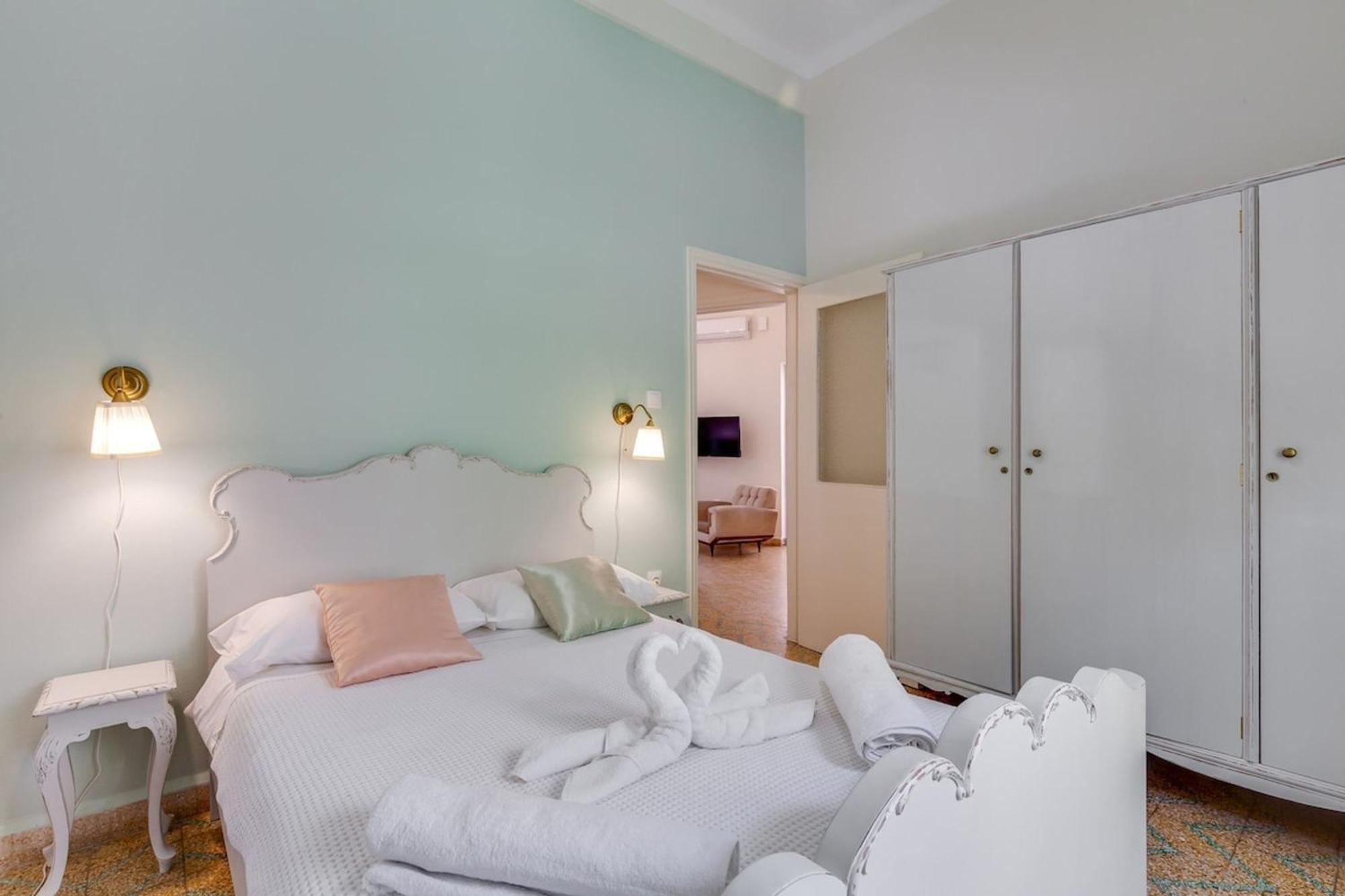 Samouil Apartment Steps From The Beach Chania  Buitenkant foto