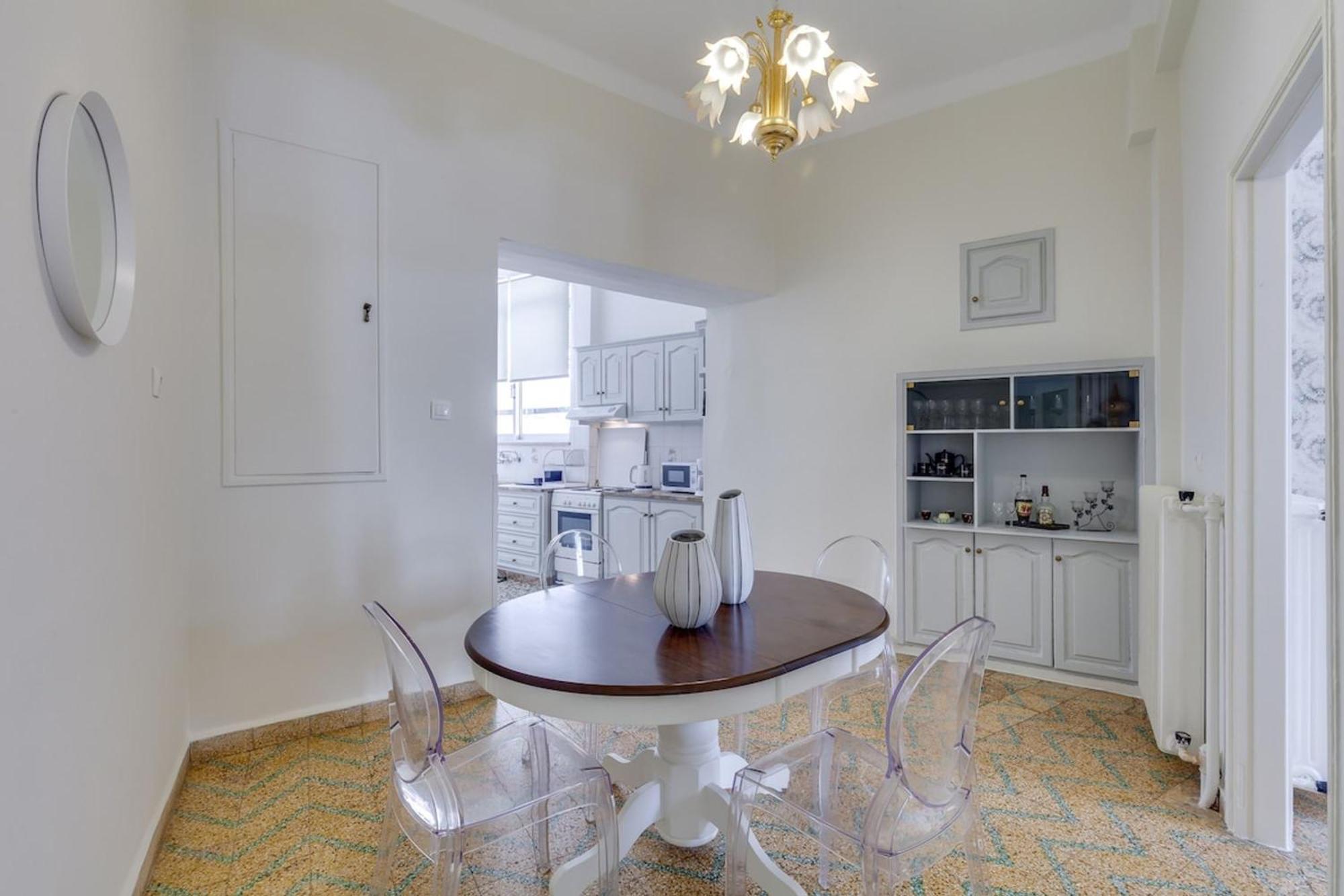 Samouil Apartment Steps From The Beach Chania  Buitenkant foto