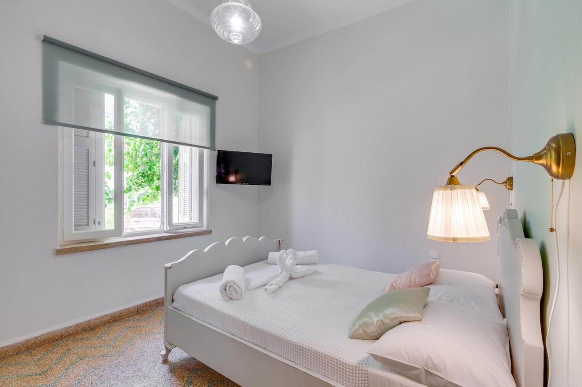 Samouil Apartment Steps From The Beach Chania  Buitenkant foto