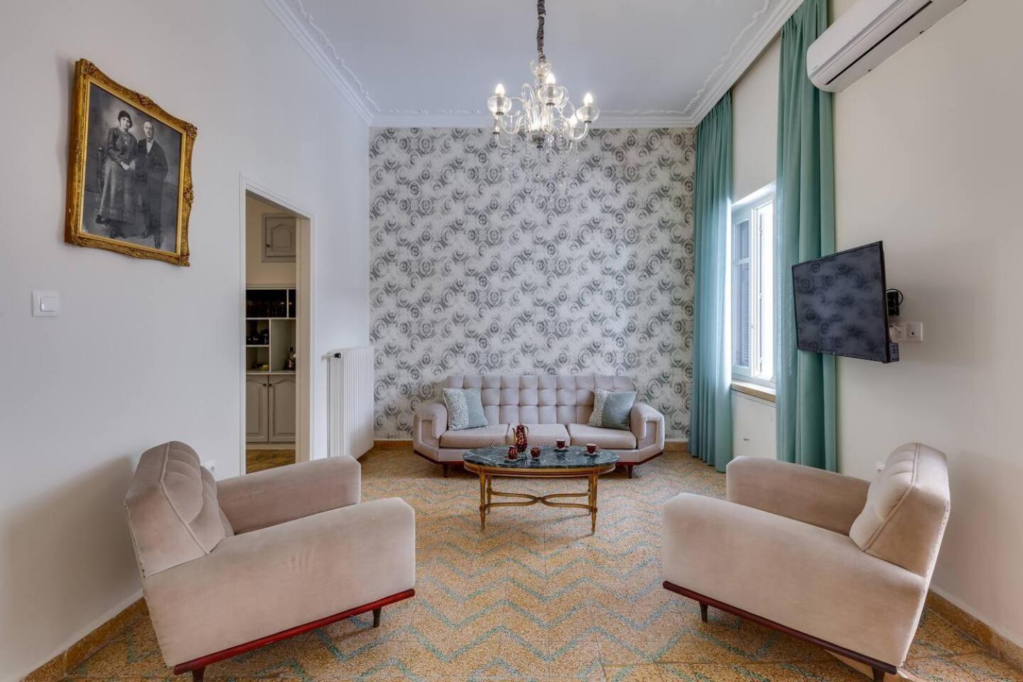 Samouil Apartment Steps From The Beach Chania  Buitenkant foto