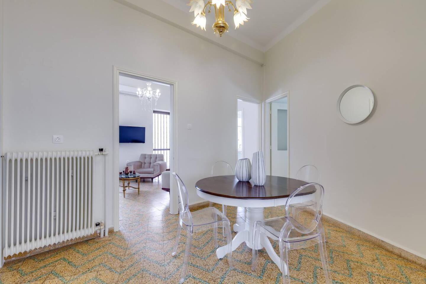 Samouil Apartment Steps From The Beach Chania  Buitenkant foto